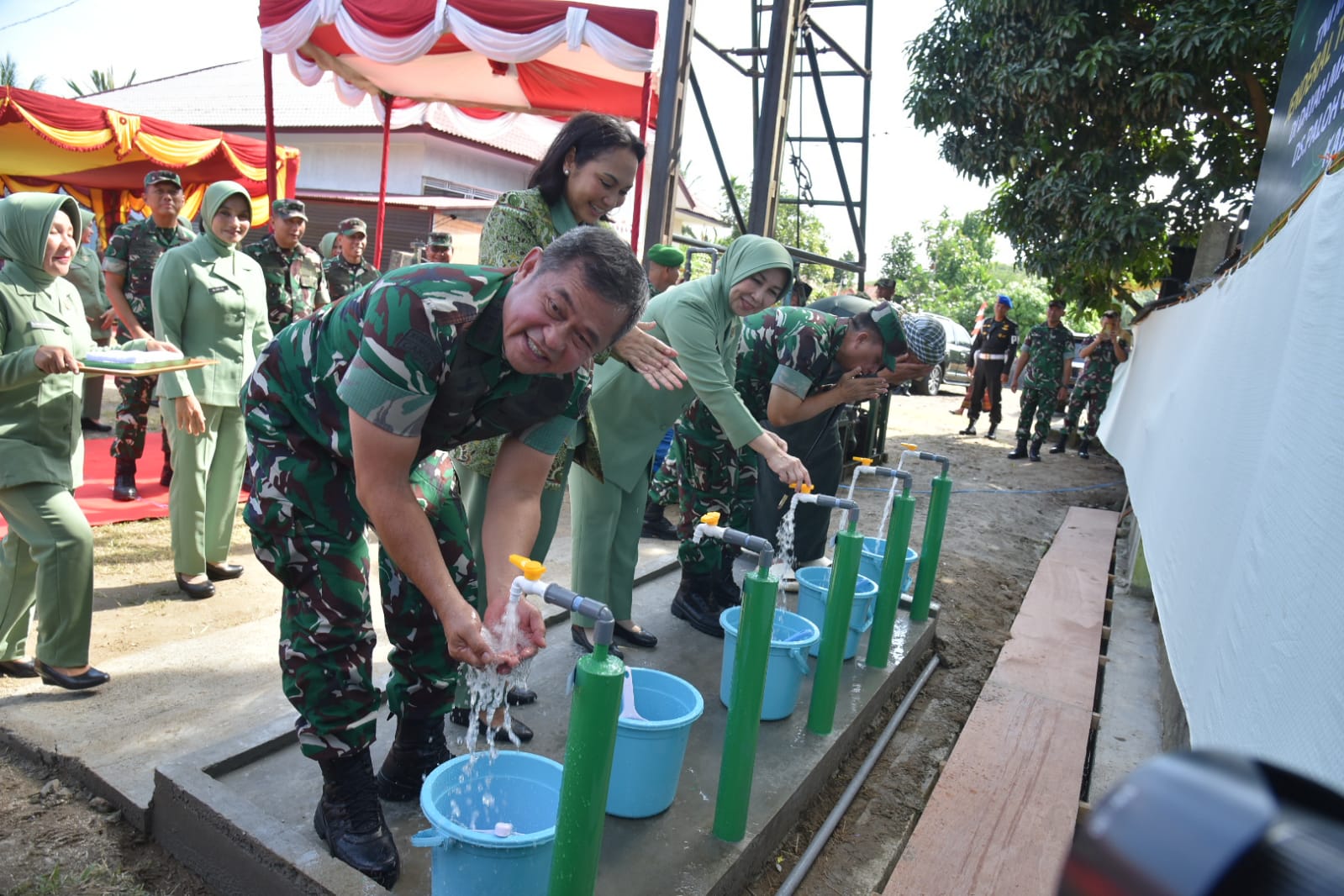 Resmikan Sumur Bor Ponpes Madinatuddiniyah Darul Huda, Kasad Maruli: Sudah 3.300 Titik Air Bersih Dibangun TNI AD